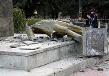 Обломки памятника Ленину в Судаке. Фото: sudak.me
