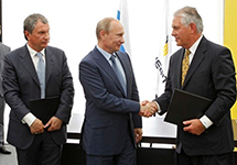 Игорь Сечин, Владимир Путин и Рекс Тиллерсон. Фото: theatlantic.com
