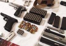 Оружие, изъятое по делу о контрабанде из США. Кадр съемки ФСБ