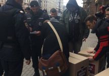 Задержание активистов на Тверской. Фото из ФБ Ирины Яценко
