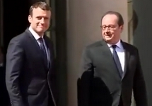 Эмманюэль Макрон провожает Франсуа Олланда из Елисейского дворца. Кадр видео