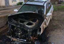 Сожженная машина Артура Абашева. Фото с ФБ-страницы активиста
