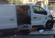 Фургон террориста в Барселоне. Фото: @RED92cadadiamas