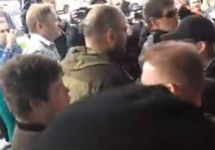Столкновения у Сахаровского центра. Кадр видео Олега Еланчика