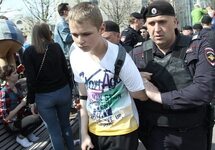 Задержание подростка в Москве, 05.05.2018. Фото: твиттер @oksana_baulina