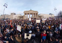 Митинг за свободу интернета в Берлине, Скриншот видео Samuel L. Streetlife
