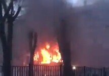 Пожар в жилом доме в Магнитогорске. Кадр видео