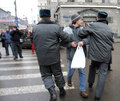  	 Задержание участников антифашистского пикета у мэрии. Фото Д.Борко/Грани.Ру