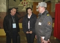 11. Наблюдатели ОБСЕ выясняют отношения с милицией на избирательном участке. Фото АР