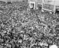 9. Выступление Менахема Бегина перед манифестацией в Иерусалиме 12 августа 1948 года с призывом к созданию еврейского государства. Фото corbis