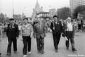 Интернациональное шествие участников II Мировой войны 9 мая 1992 г. Колонна бывших узников фашистских концлагерей. Фото Дмитрия Борко