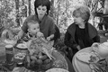 Внук Алексея Пичугина с мамой в гостях у Лии Ахеджаковой. Фото Владимира Телегина