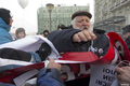 Задержание провокатора на шествии 4 февраля. Фото Е.Михеевой/Грани.Ру