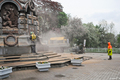 Памятник героям Плевны готовят к празднику. Фото В.Максимюк/Грани.Ру