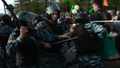 Литвинов и его коллеги 6 мая на Болотной. Кадр видеозаписи, приложенной к "делу о Болотной".