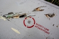 Следы от осколков ракеты на крыле потерпевшего крушение лайнера Boeing 777. Фото: М.Воскресенский/РИА "Новости"