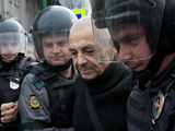 Задержание Константина Косякина на Триумфальной, 31 августа 2012. Фото Юрия Тимофеева