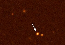 Стрелка указывает на звезду HE 0107-5240. Фото с сайта www.space.com
