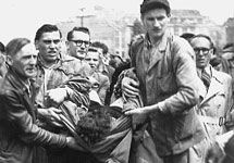 Восстание 17 июня 1953 года в Берлине было кроваво подавлено советскими подразделениями и народной полицией ГДР. (www.ifdt.de/0101/Artikel/Bauer.htm)