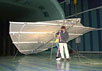 Анжело д'Арриго и дельтаплан Леонардо да Винчи на испытаниях в аэродинамической трубе ФИАТа. Фото с сайта www.angelodarrigo.com/