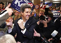 Джон Керри среди сторонников в Айове. Фото с сайта www.washingtonpost.com