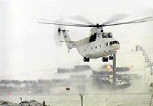 Вертолет спасательной миссии приземляется на Шпицбергене. Изображение с сайта NEWSRU.com