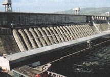 Плотина Саяно Шушенской ГЭС. Фото с сайта www.human-earth.narod.ru