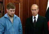 Глава службы безопасности и сын убитого прездиента Чечни Рамзан Кадыров и президент России Владимир Путин (справа). Изображение
