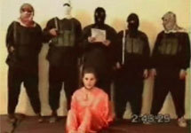 Кадр  из видеозаписи казни Ника Берга. АР