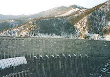 Саяно-Шушенская ГЭС. Фото с сайта www.promzona.vov.ru