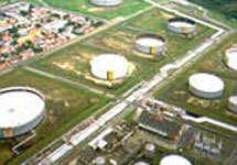 Нефтехранилище. Фото с сайта www.brasemb.ru
