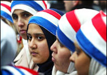 Французские девочки в хиджабах. Фото с сайта ВВС.