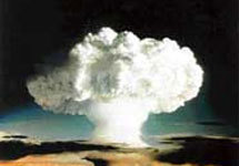 Ядерный взрыв  в Хиросиме. Фото с сайта  rubtsov.penza.com.ru