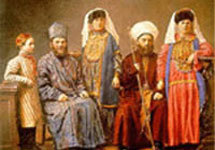 Татары в национальных костюмах. Фото с сайта  museum.nnov.ru