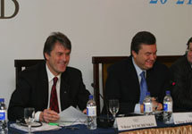 Виктор  Ющенко и Виктор Янукович. Фото  с сайта umoloda.kiev.ua