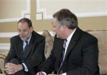 Хавьер Солана и Александр Квасьневский на переговорах с Леонидом Кучмой. Фото АР