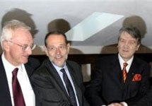 Александр Квасьневский, Хавьер Солана, Виктор Ющенко на переговорах в Киеве. Фото АР