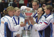 Команда России празднует победу на Кубке Федерации. Фото с сайта www.rtr-sport.ru
