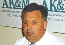 Губернатор Ишаев. Фото с сайта www.akm.ru