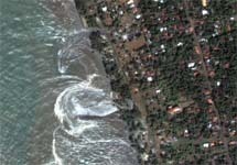 Цунами у берегов Шри-Ланки. Фото с сайта www.digitalglobe.com