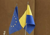 Флажки Украины и Евросоюза. Фото с сайта www.ukremb.at