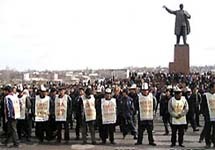 Митинг оппозиции в Киргизии. Фото с сайта NEWSru.com