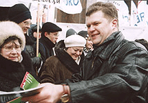 Сергей Митрохин на митинге. Фото с сайта yabloko.ru