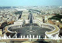 Вид на площадь Св. Петра в Ватикане.
