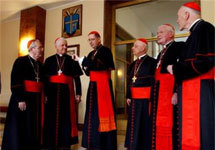 Кардиналы приехали для участия в конклаве. Фото АР
