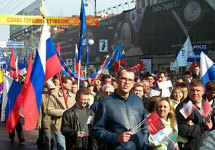 Первомайская демонстрация. Фото с сайта NEWSru.com