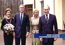 Буш и Путин с супругами в Ново-Огарево. Кадр телеканала ''Россия''
