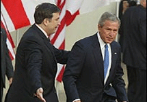 Джордж Буш и Михаил Саакашвили в Тбилиси. Фото АР