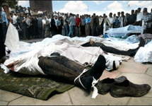 Андижан. Тела погибших. Фото с сайта YahooNews