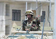 Британский военнослужащий в Ираке. Фото с сайта YahooNews